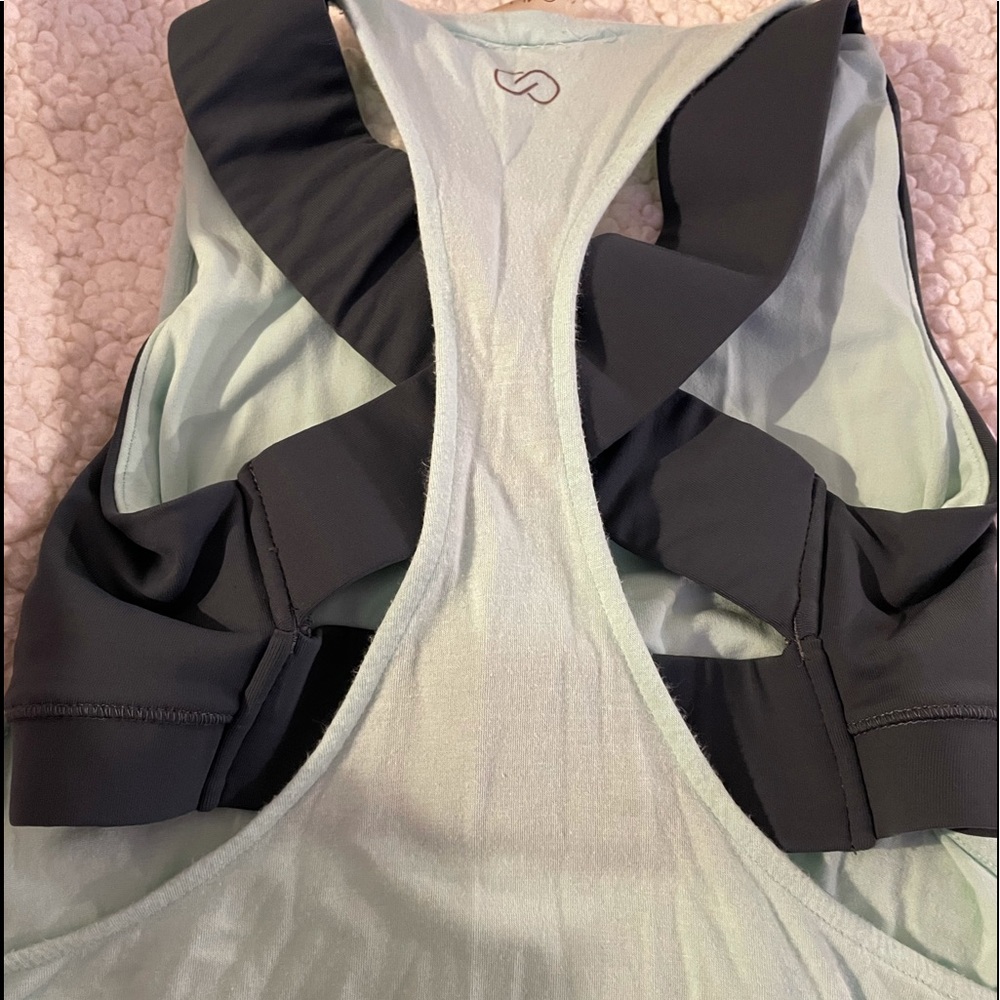 Calia by Carrie Underwood exercise tank with built in bra.